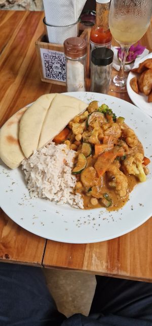 Thai Curry with plantains at Los Amigos in Flores