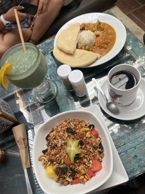 Vegan granola, curry, black coffee and spirulina smoothie   at Los Amigos in Flores