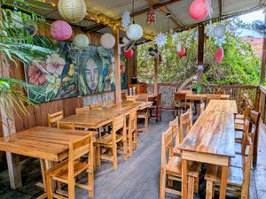  at Los Amigos in Flores