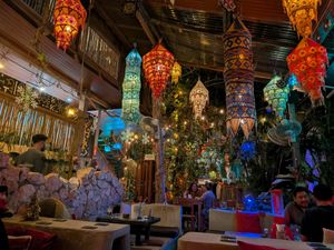  at Los Amigos in Flores