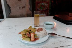 Menue 1 comes with soup at Buddha Belly in Cat Ba