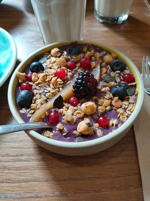 Açaï bowl at Ou Bien Encore in Geneva