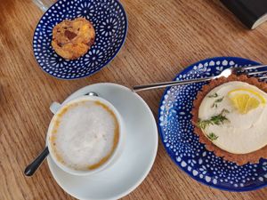 Vegan pie and cookie at Ou Bien Encore in Geneva