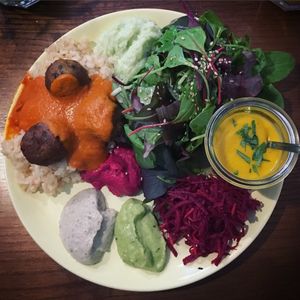 La délicieuse assiette santé du moment  at Ou Bien Encore in Geneva