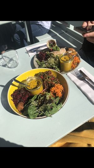 Wrap and bowl at Ou Bien Encore in Geneva