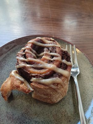 Cinnamon role at Ou Bien Encore in Geneva