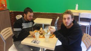 Eating and having fun at Veggie Medio Oriente - Suipacha in Buenos Aires