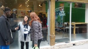 Giving to taste the Falafel between 12 to 15!!
Dont miss it! at Veggie Medio Oriente - Suipacha in Buenos Aires