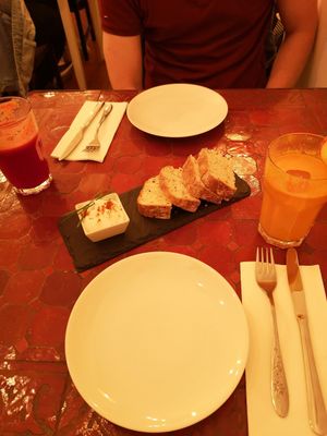 Vegan garlic mayo with homemade bread at Estudio Vegetariano in Lagos