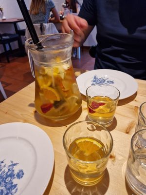 Witte sangria at Estudio Vegetariano in Lagos