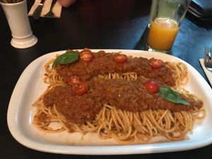 Esparguete à Bolonhesa at Estudio Vegetariano in Lagos