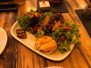 Ensalada de queso de Cabra  at Estudio Vegetariano in Lagos