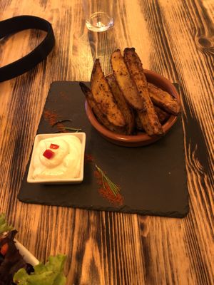 Patatas al horno con Veganesa  at Estudio Vegetariano in Lagos