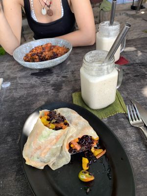 roasted vegetable wrap & vegan chilli at Coconut Monkey in Koh Tao