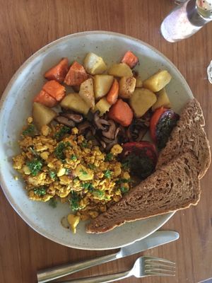 Vegan breakfast at Coconut Monkey in Koh Tao