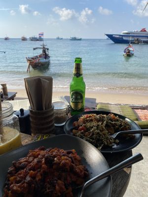 Chilli con V. and Burmese Tea Leaf salad at Coconut Monkey in Koh Tao