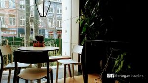 instagram/facebook: thevegantravelers at SAP Bagel & Juice Bar - Stationsstraat in Maastricht