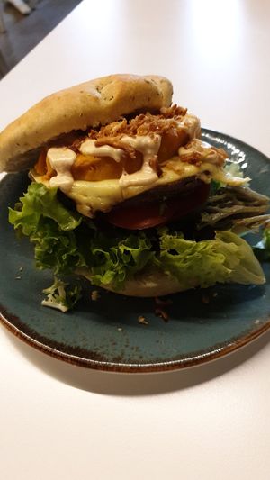 Sweet potato cheeseburger at SAP Bagel & Juice Bar - Stationsstraat in Maastricht