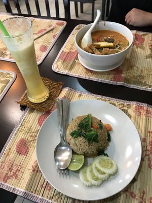 Pineapple smoothie, Kale fried rice & “pink noodle in coconut broth” (basically pad Thai noodle with every kind of mock meat in a lovely light yet creamy coconut broth)  at Sai Than Boon in Phuket