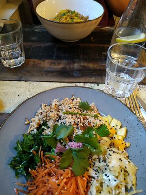 Tofu teriyaki bowl and vegan bolognese at Positive Deli - Rue de Satory in Versailles
