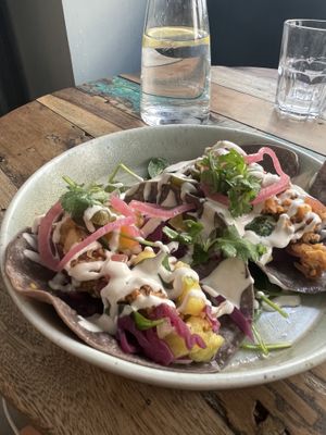 Vegan BBQ jackfruit tacos   at Positive Deli - Rue de Satory in Versailles