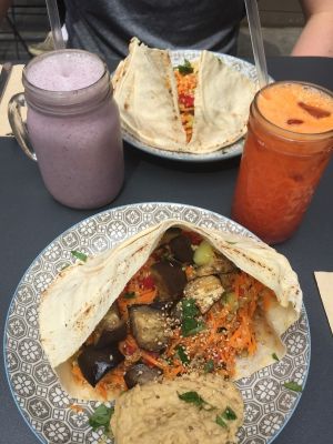 Vegan wraps, smoothie and juice at Positive Deli - Rue de Satory in Versailles