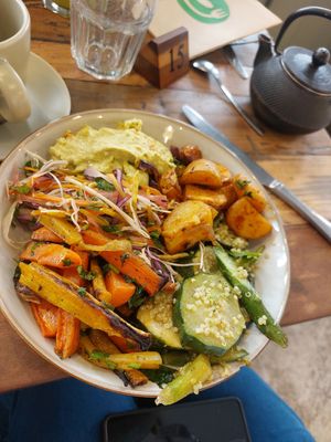 Amazing salad bowls!! at Positive Deli - Rue de Satory in Versailles