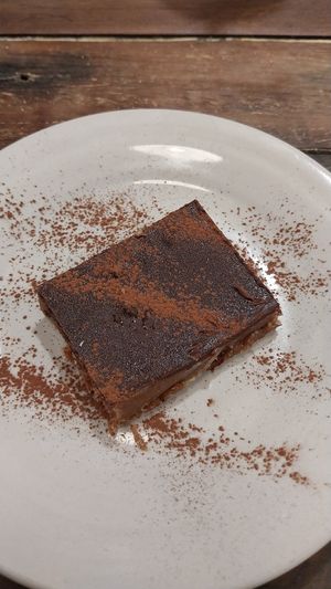 Vegan cake at Positive Deli - Rue de Satory in Versailles