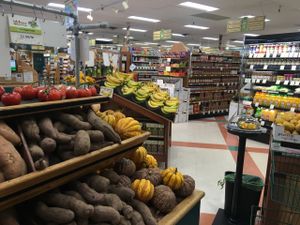Produce at LifeSource Natural Foods in Salem