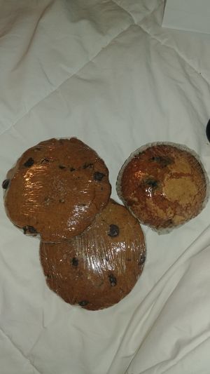 Vegan chocolate chip cookie and blueberry muffin at LifeSource Natural Foods in Salem