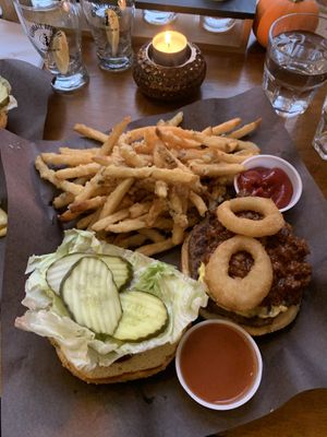 Memphis Burger at Bar Vegandale in Toronto