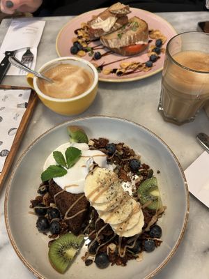 Breakfast options (sandwich and banana bread)  at The Happiness Cafe  in Eindhoven