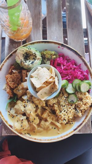 Vegan Rendang Salade at The Happiness Cafe  in Eindhoven