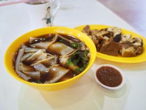 Kway Chap (broad flat rice noodles) at Just Greens 綠青青 - FernVale in Northeast Singapore