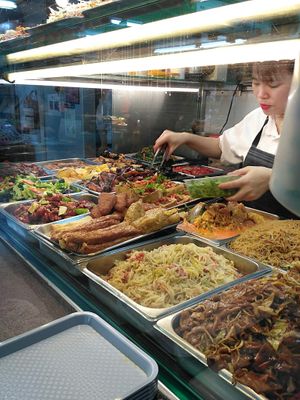 Dishes of the day and fried noodle/bee hoon at Just Greens 綠青青 - FernVale in Northeast Singapore
