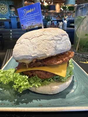 „Hüttenzauber“-Burger.  at Peter Pane in Binz