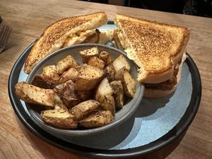 Hot Nashville Tempeh Sandwich  with roasted potatoes. #Veganuary at Graze in Nashville