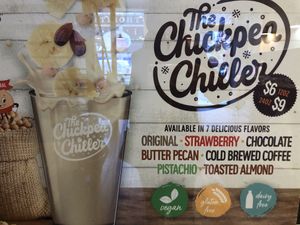 Los probé y saben buenísimos  at The Hummus and Pita Co in New York City