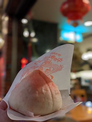 Sweet Lotus Seed Paste Bao (delicious) at Peking Hanten in Yokohama