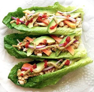 Sunset Taco is a yum yum!  Seasoned coconut meat, cashew caesar dressing, avocado, papaya, onion on romaine lettuce topped with sriarcha at SpaJuiceBar in Fort Lauderdale