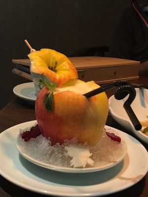 Apple pomegranate smoothie at Uu Dam Chay in Hanoi