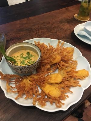 Enoki at Uu Dam Chay in Hanoi
