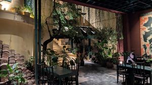 Downstairs (I ate upstairs) at Uu Dam Chay in Hanoi