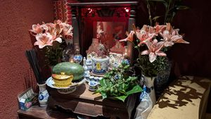 Altar at Uu Dam Chay in Hanoi