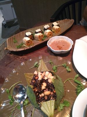 Vegetarian sushi and brown rice at Uu Dam Chay in Hanoi