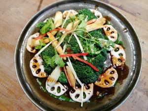 Steamed Lotus root with broccoli at Uu Dam Chay in Hanoi