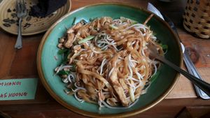 pad thai at Om Hanoi in Hanoi