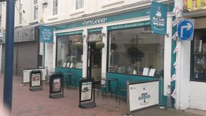We serve Origin coffee and Canton loose leaf tea, we have a choice of milk, including oat milk, soya milk & coconut milk, we serve smoothies which are dairy free, frappes and milkshakes & lots more! We also have a gluten free menu & a vegan menu at PerryLicious Coffee and Cake Rooms in Teignmouth