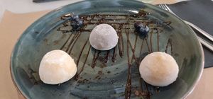 Mochis helados de cafe, mango y castaña at 269 Gastro Vegan in Salamanca