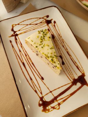Pistachio cake at 269 Gastro Vegan in Salamanca